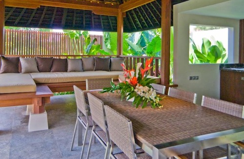 Batubelig Villa | Book 4 Bedroom, stay at 5 bedroom pool villa, 250m from beach