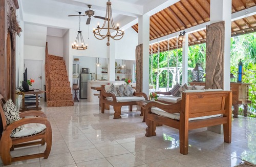 Sunset Road Villa | Bright and Quiet Villa for 6 people. Close to Shops in Seminyak