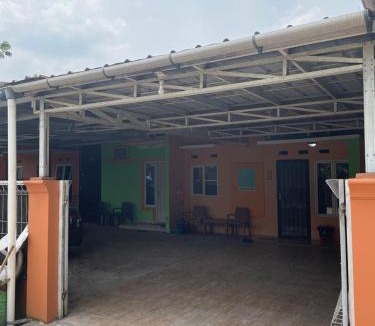 Cibinong House | Bu Sur Homestay