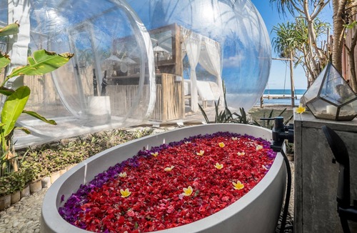 Uluwatu House | Bubble Hotel Nyang Nyang with Baths (Adults Only)