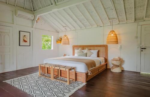 Tumbak Bayuh Villa | Charming 1 BR Private Villa - Riverside - Canggu