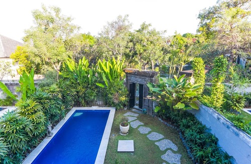 North Legian Villa | Charming 2BR Villa, PRIME LOCATION! - 4Min Drive To Beachwalk Shopping Center!