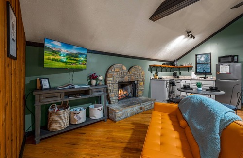 Sevierville Cabin | Charming Cozy Studio Cabin for 2-Hot Tub-Pets