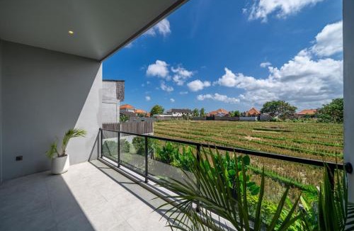 Padonan Villa | Chiama Sun - Berawa Best-Kept Secret - Luxury 4BR Villa with Pool, BBQ - Fast Wi-Fi
