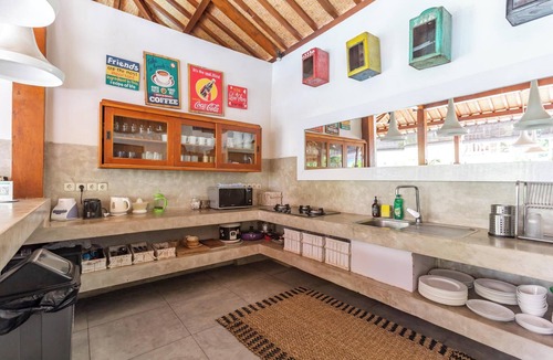 Drupadi Villa | Chill in the Rustic Tropical Getaway 8BR Seminyak