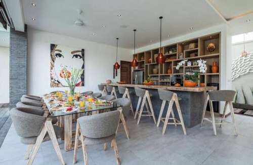 Sunset Road House | Chill out in 4 BR Private Villa Modern Luxurious SEMINYAK