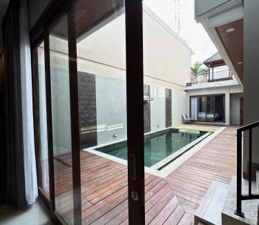Sunset Road Villa | Classy new 5 BR villa in Kuta