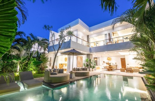 Berawa Villa | Coastal Elegance 4BR Villa, 400m to Finns