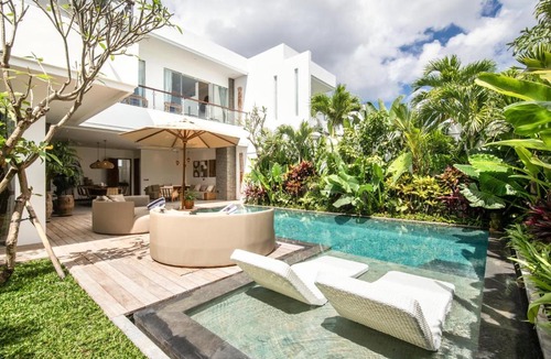 Berawa Villa | Coastal Elegance 4BR Villa, 400m to Finns,