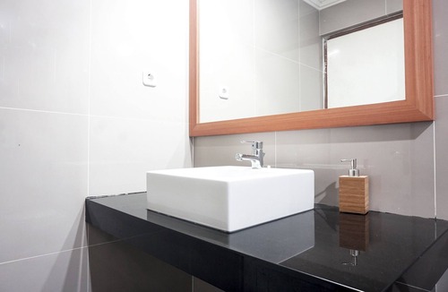 South Tangerang Hotel | Collection O 92122 Series Hotel Serpong