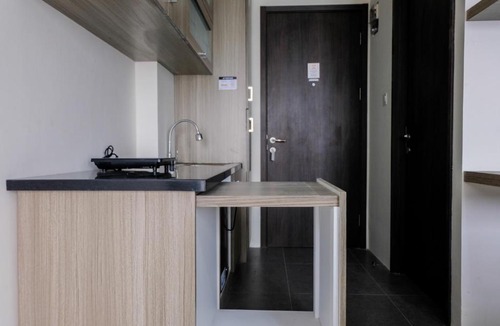 Ciputat Apartment | Comfy and Tranquil Studio Room Bintaro Icon Apartment By Travelio