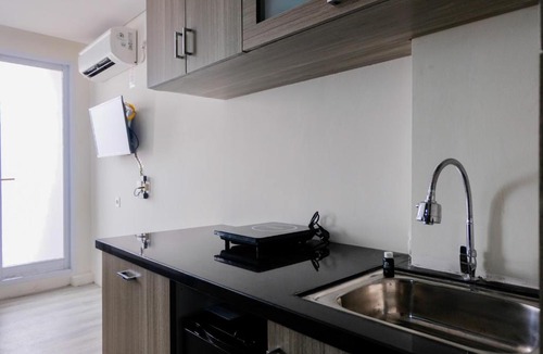 Ciputat Apartment | Comfy and Tranquil Studio Room Bintaro Icon Apartment By Travelio