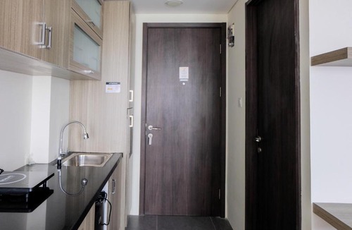 Ciputat Apartment | Comfy and Tranquil Studio Room Bintaro Icon Apartment By Travelio