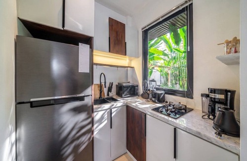 Ubud City-Centre House | Cozy 1BR in Central Ubud Pool Patio Kitchen