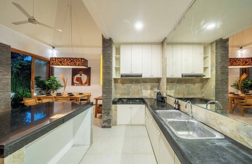 Kerobokan Villa | Cozy 2BR near Canggu's Beaches w Pool & Garden