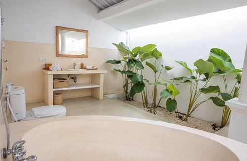 Nakula House | cozy 3 bedrooms villa in quiet location surround tourist area. Family friendly.