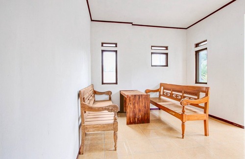 Purwokerto House | Cozy Double Escape W/Free WiFi and Parking