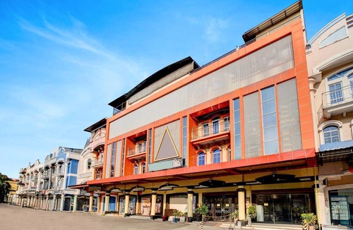 Batam House | Cozy Double Escape W/Free WiFi and Parking