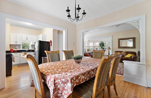 Carag House | Cozy Historical Home-Trendy Lakes Area- 3 Bedroom 1 & 1/2 Bath