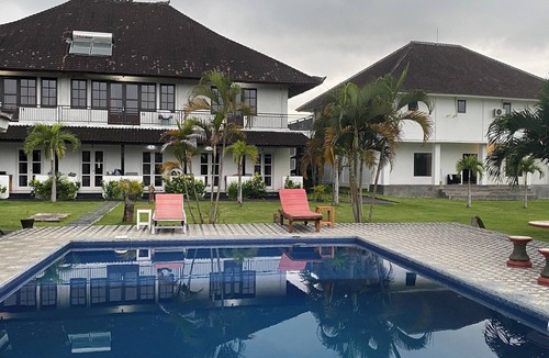Kerobokan Villa | Cozy Home with Stunning Paddy Field Views, Just Minutes from Canggu