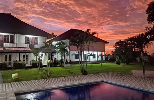 Kerobokan Villa | Cozy Home with Stunning Paddy Field Views, Just Minutes from Canggu