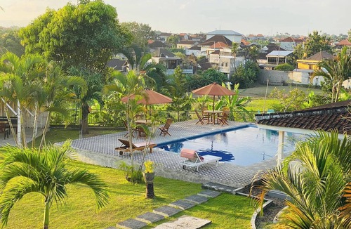 Kerobokan Villa | Cozy Home with Stunning Paddy Field Views, Just Minutes from Canggu