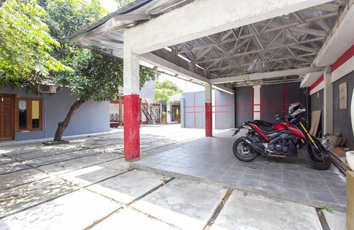 Cileungsi House | Cozy Standard Double Near Metro Mall