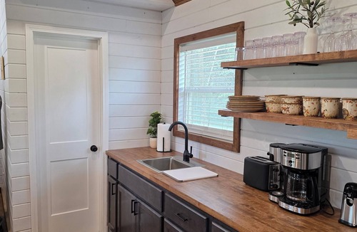 Goreville Cabin | Cozy Tiny Cabin near Ferne Clyffe and Lake of Egypt with Wi-Fi