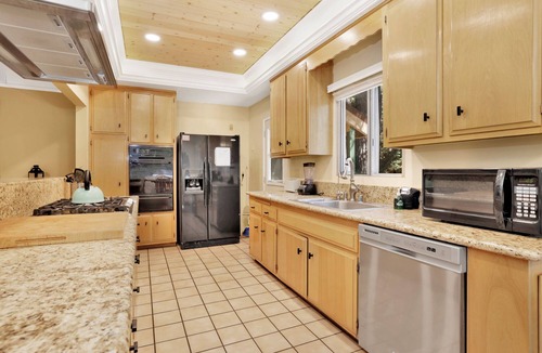 Summit Estates Cabin | Cozy Up to Summit — Walk to Snow Summit | Hot Tub | Game Room | Mountain Retreat