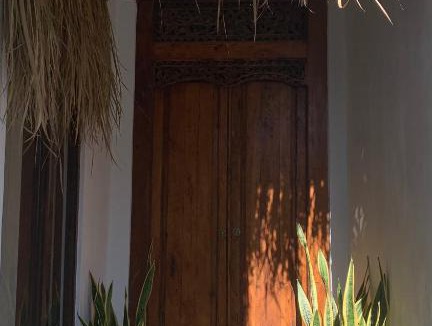 Babakan Villa | CozyVilla Near Batubolong Beach