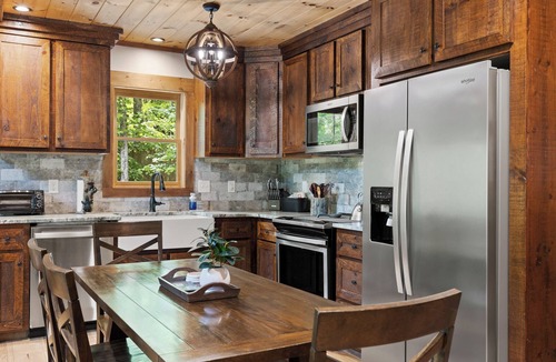 Mineral Bluff Cabin | Creekside Vibes-Secluded-Firepit-Games