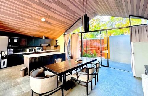 Sawangan Villa | Dancing Villas with expansive Vanishing edge pool
