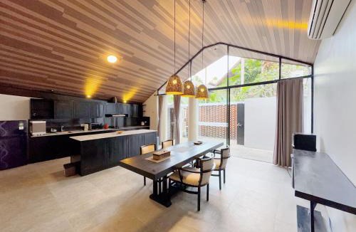 Sawangan Villa | Dancing Villas with expansive Vanishing edge pool