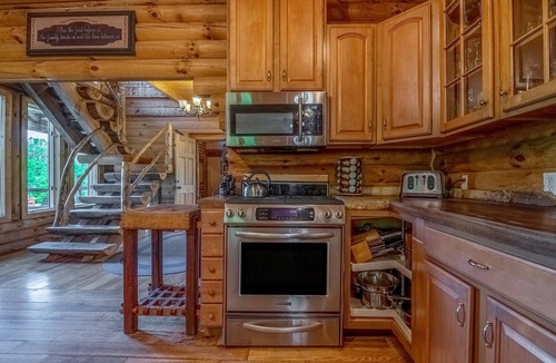 Chickamauga Cabin | Decorated for Christmas! Dec20-23,27-30STILL OPEN.PERFECT FOR FAMILY GATHERINGS!