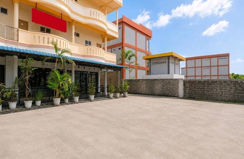 Tanjung Uncang House | Deluxe Double near Embung Fatimah