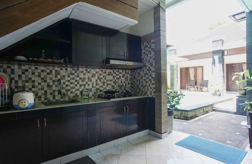 By Pass Ngurah Rai House | Denays Guest House Jimbaran