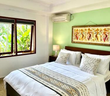 Mumbul House | Ellies Hotel