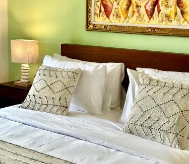 Mumbul House | Ellies Hotel