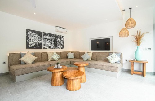 Batubelig Villa | Exotic 6BR Canggu Villa, Jacuzzi, AC, near Beach