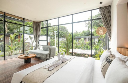 Batubelig Villa | Exotic 6BR Canggu Villa, Jacuzzi, AC, near Beach