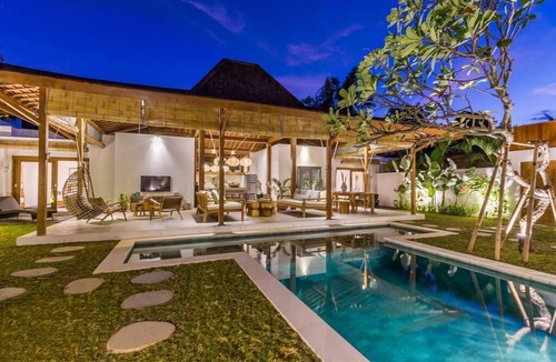 Petitenget Villa | Exquise Tropical Dream Villa in Oberoi, Seminyak.