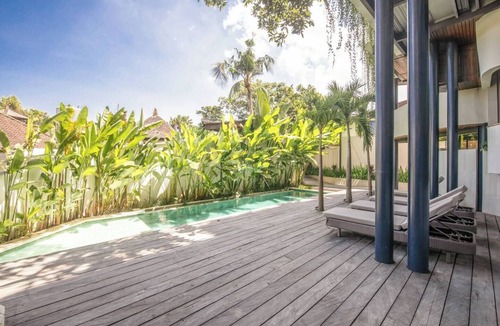Pererenan Apartment | Exquisite 1-BR Loft Art Deco Charm Shared pool