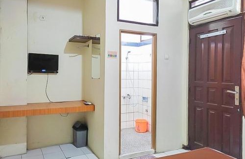 Karawang Hotel | Fajar Indah Hotel Mitra RedDoorz