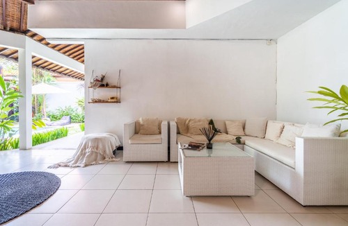 Batu Bolong Villa | Full House 2 Bedroom Villa