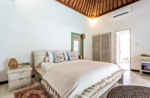 Batu Bolong Villa | Full House 2 Bedroom Villa