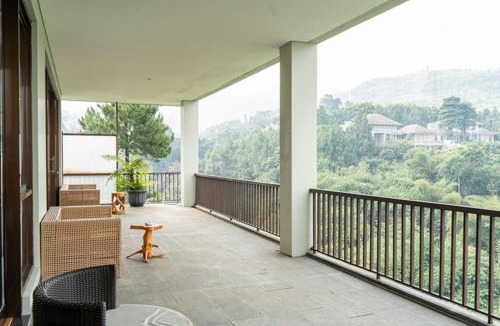 Bandung Villa | Green Forest Plantation View Villa 6 Bedrooms With a Private Heated Infinity Pool