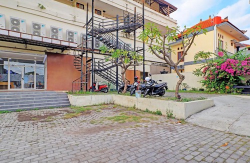 Raya Kuta Hotel | Guest House Simalem