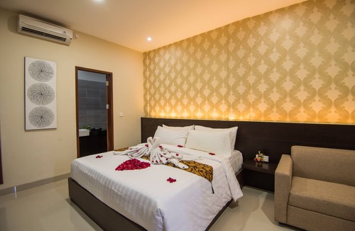 Nakula House | Guest suite at Bisma House, with pool in Legian