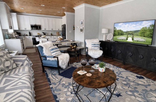 Stonecrest House | Harrison's Place! Hilltop Home - Large Event Lawn - Micro Weddings and Reunions