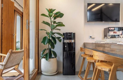 Kerobokan Villa | Hidden 3BR Gem in Seminyak w Rooftop, Pool+Garden